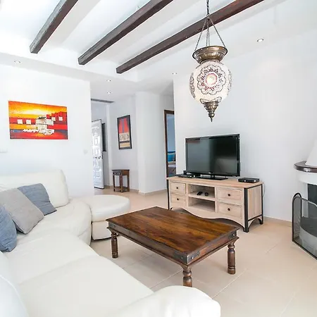 Holiday home Ibiscus Kalithies