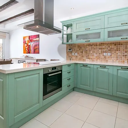 Ibiscus Holiday home Kalithies
